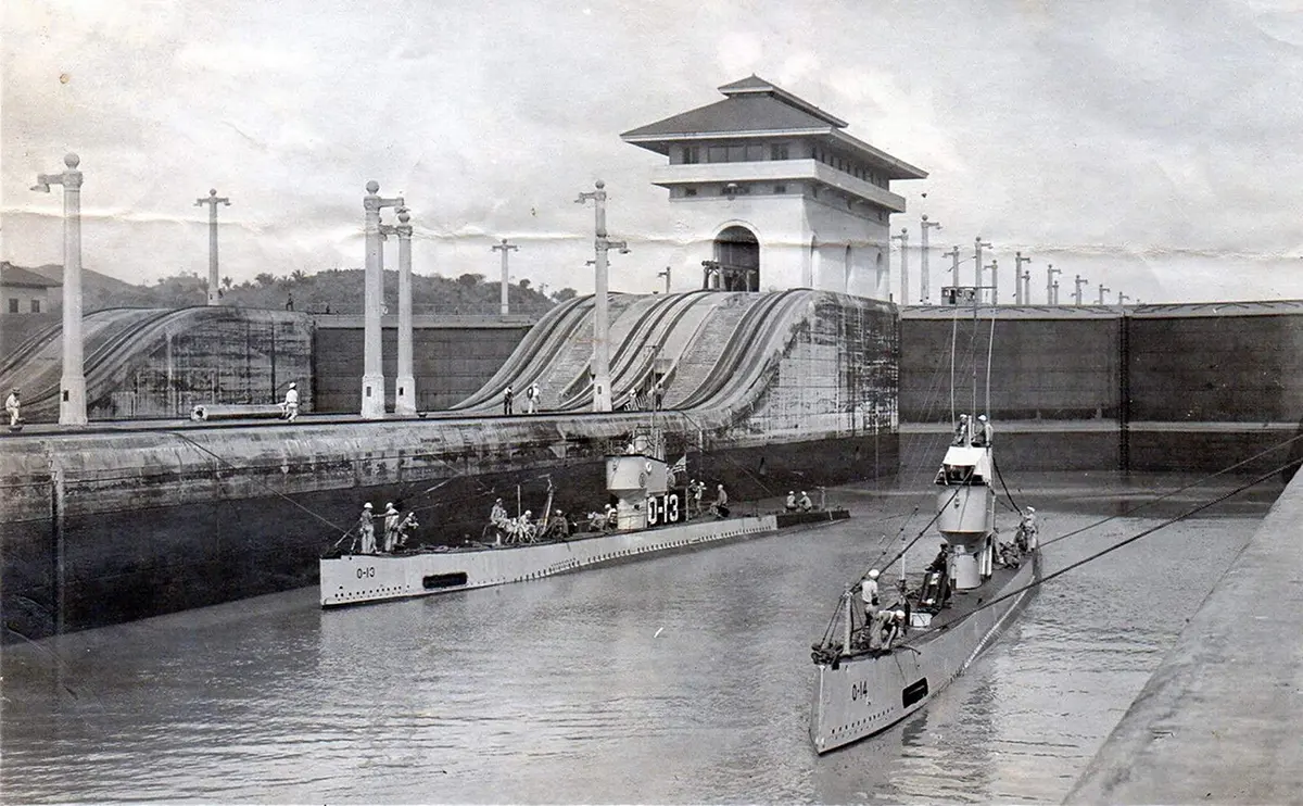 USS O-13 (SS-74) & O-14 (SS-75) in Panama Canal, either 1920 or 1923 on their way back to the Atlantic
